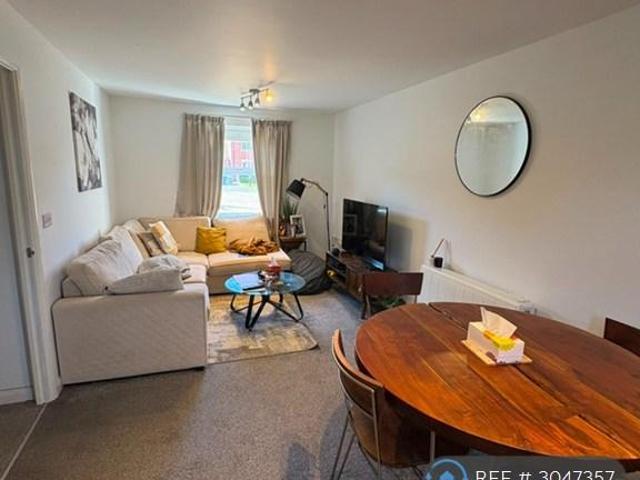 Blaby, Leicester, LE8 2 bed flat to rent £950 pcm £219 pw
