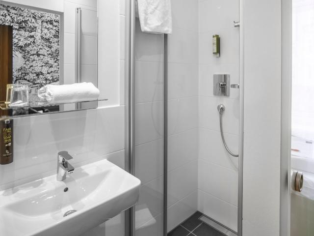 Black & White No Kitchen, Heidelberg Amsterdam Apartments for Rent