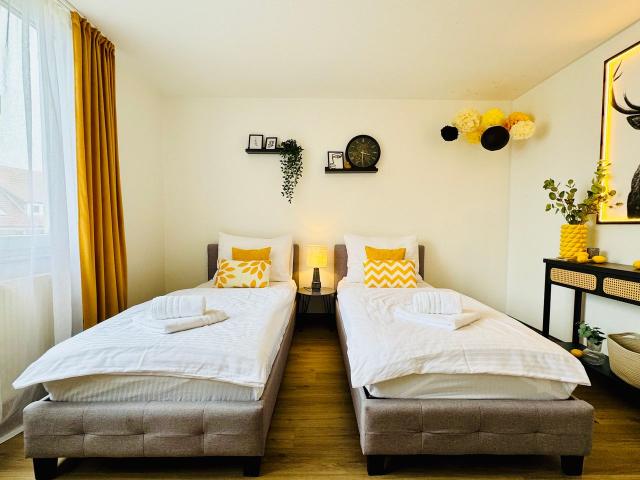 Black&Yellow Designer Apartment Bielefeld, Bielefeld Amsterdam Apartments for Rent