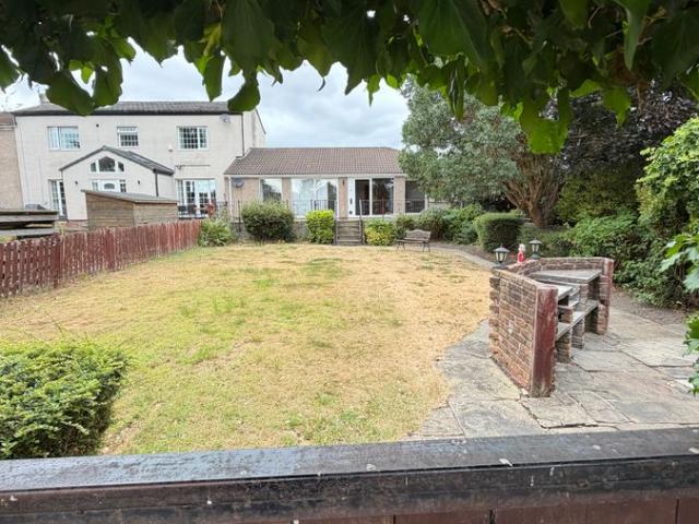 Black Carr Lodge, Off Lingwell Gate Lane, Wakefield WF3, 3 bed bungalow to rent, £1,400 pcm | PrimeLocation