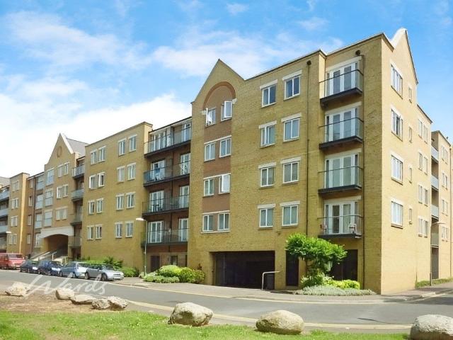 Black Eagle Drive, Northfleet, Gravesend DA11, 2 bed flat to rent, £1,375 pcm | PrimeLocation