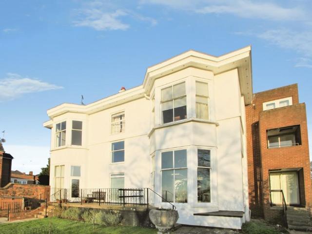 Black Friars Court, Chester CH1 3 bed apartment to rent £1,750 pcm £404 pw