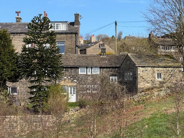 Black Hill, Hebden Bridge, HX7 8QS 3 bed semi detached house to rent £1,450 pcm £335 pw