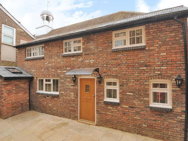 Black Horse Way, Horsham RH12, 1 bed flat to rent, £1,350 pcm | PrimeLocation