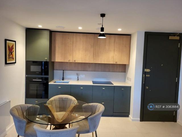 Black Horse House, Hatfield, AL9 1 bed flat to rent £1,400 pcm £323 pw