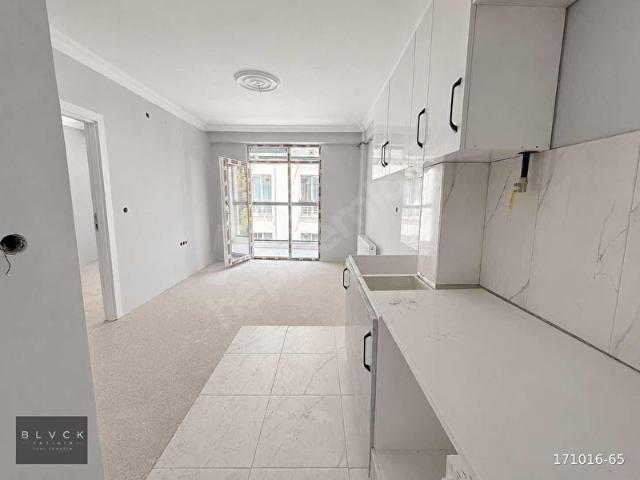 BLACK SAKARYA 2 CADDESİNE 70MT ARA KAT 1+1 SIFIR DAİRE