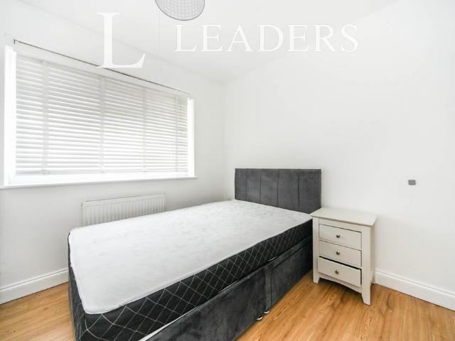 Black Swan Lane, Luton, Bedfordshire. 1 bed in a house share to rent £650 pcm £150 pw