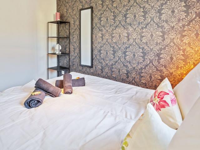 Black suite / whirlpool / modern, Vienna Amsterdam Apartments for Rent