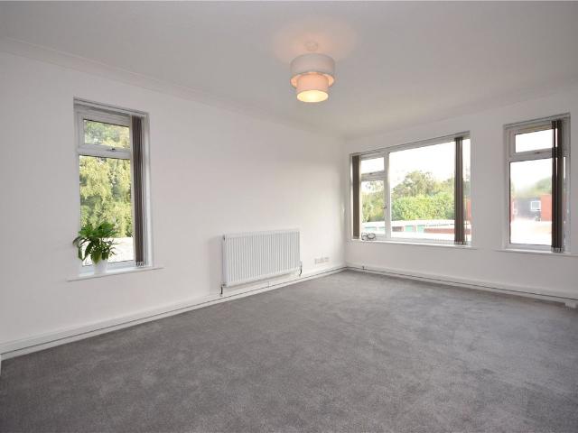 Blackmoor Court, Alwoodley, Leeds LS17, 2 bed flat to rent, £950 pcm | PrimeLocation