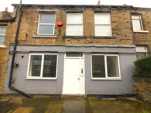 Blackmoorfoot Road, Crosland Moor, Huddersfield HD4, 2 bed terraced house to rent, £595 pcm | PrimeLocation
