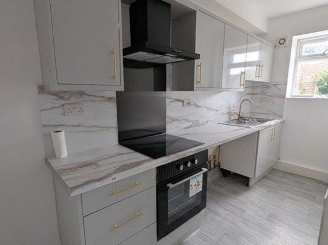 Blackmoorfoot Road, Huddersfield HD4, 2 bed end terrace house to rent, £800 pcm | PrimeLocation
