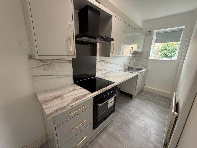 Blackmoorfoot Road, Huddersfield HD4, 2 bed property to rent, £850 pcm | PrimeLocation