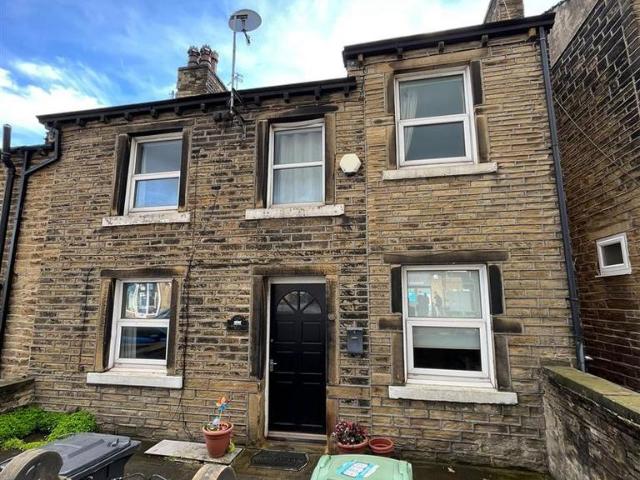 Blackmoorfoot Road, Huddersfield HD4 3 bed terraced house to rent £750 pcm £173 pw
