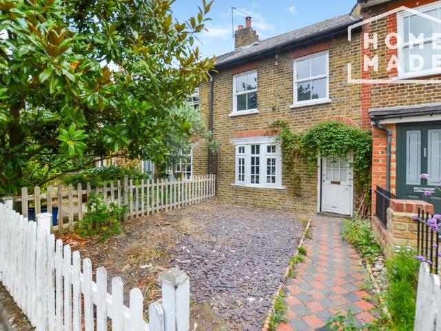 Blackmores Grove, TW11 3 bed semi detached house to rent £3,250 pcm £750 pw