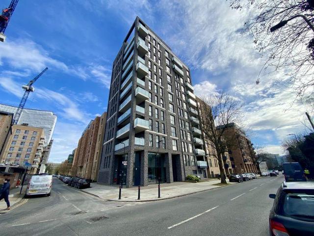 Blackburn Court, Bollo Lane, Acton, W3 3 bed apartment to rent £3,150 pcm £727 pw