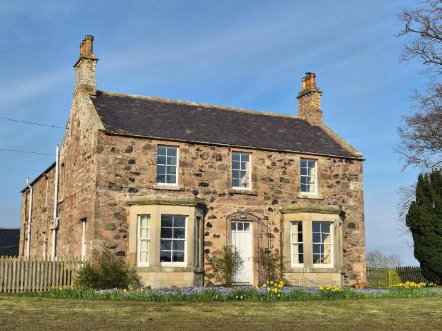 Blackburn Farmhouse, Scottish Borders. 5 bed farm house to rent £2,200 pcm £508 pw