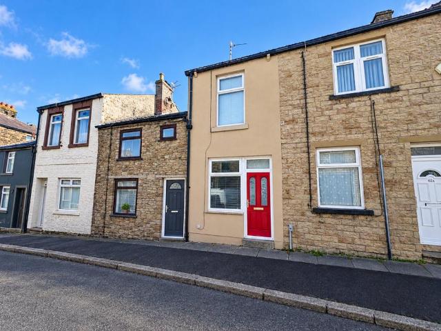 Blackburn Road, Great Harwood 1 bed terraced house to rent £650 pcm £150 pw