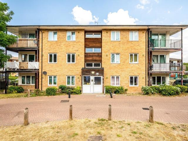 Blackburn Way, Hounslow TW4, 2 bed flat to rent, £1,775 pcm | PrimeLocation