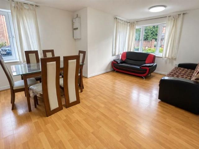 Blackburn Way, TW4, London