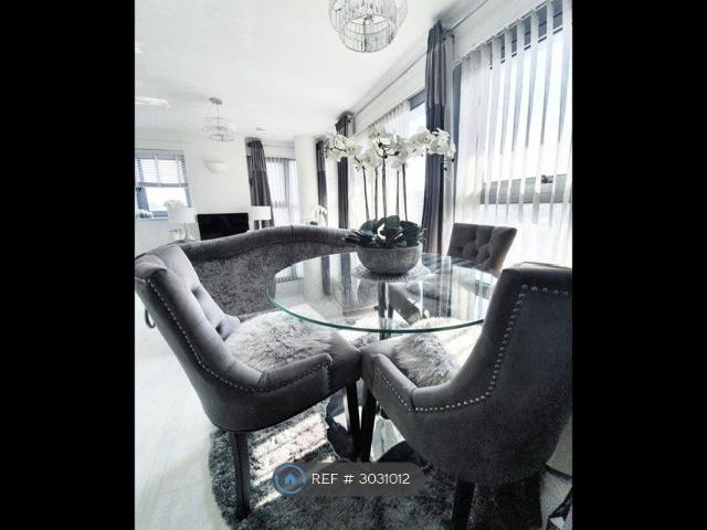 Blackberry Court, South Woodford E18, 2 bed flat to rent, £1,900 pcm | PrimeLocation