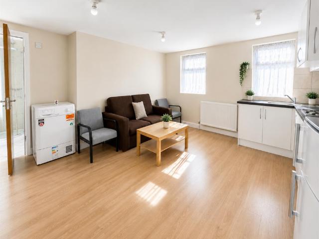 Blackberry Farm Close, Hounslow