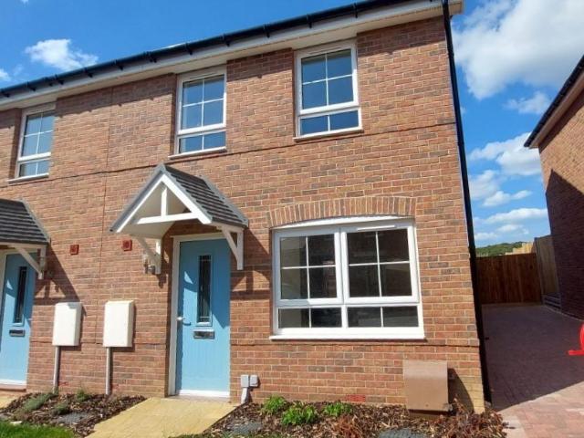 Blackbird Crescent, King's Lynn, PE30 3 bed semi detached house to rent £1,350 pcm £312 pw