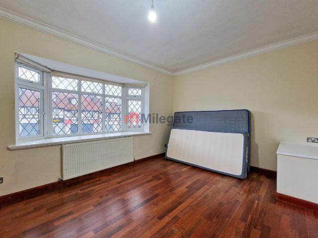 Blackbird Hill, London NW9, 3 bed maisonette to rent, £1,725 pcm | PrimeLocation