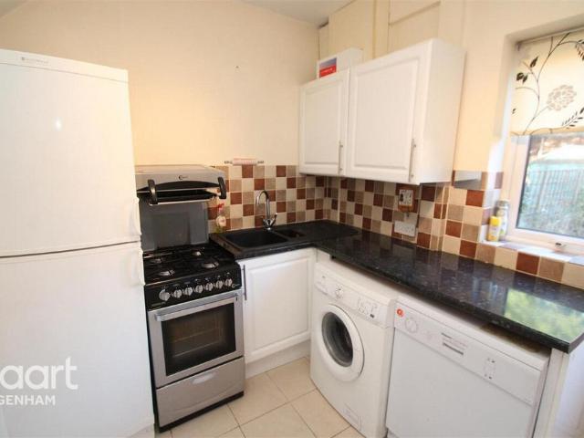 Blackborne Road, DAGENHAM 2 bed terraced house to rent £1,850 pcm £427 pw