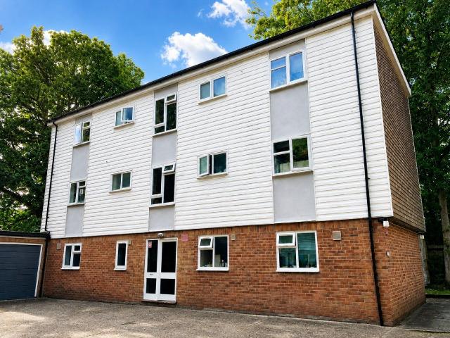 Blackbridge Court, Horsham RH12, 1 bed flat to rent, £1,050 pcm | PrimeLocation