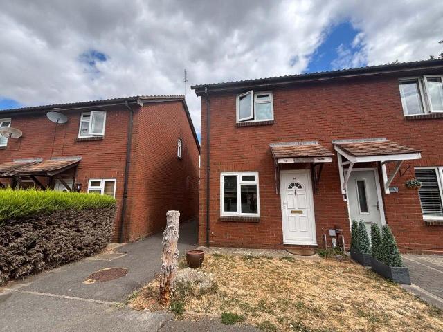 Blackdown Way, Thatcham RG19 2 bed semi detached house to rent £1,300 pcm £300 pw