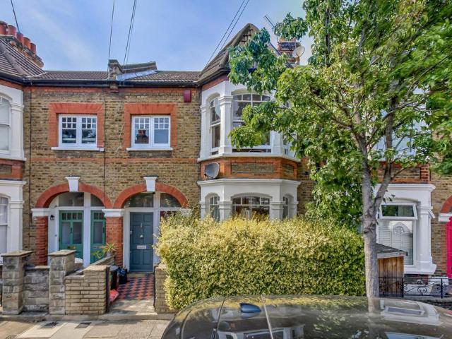 Blackett Street, Putney, London, SW15 3 bed maisonette to rent £3,300 pcm £762 pw