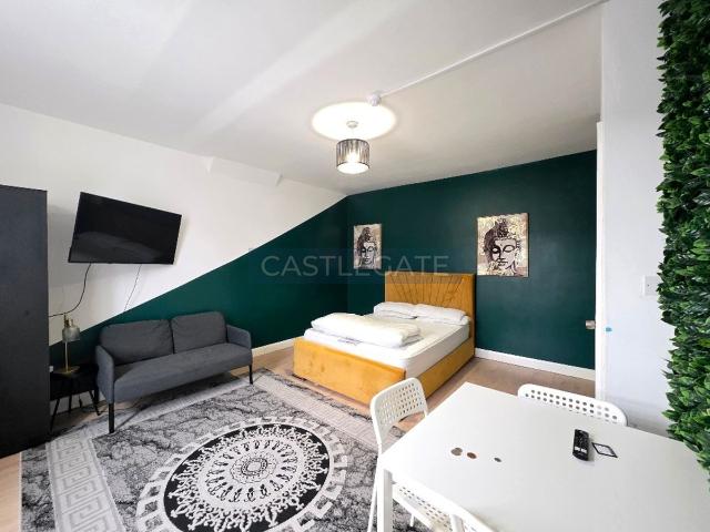 Blacker Road, Huddersfield HD1, 1 bed flat to rent, £560 pcm | PrimeLocation