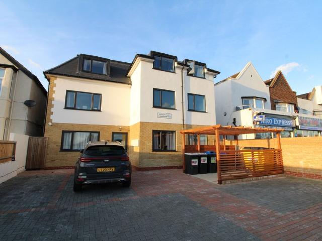 Blackfen Road, Sidcup DA15, 2 bed flat to rent, £1,700 pcm | PrimeLocation