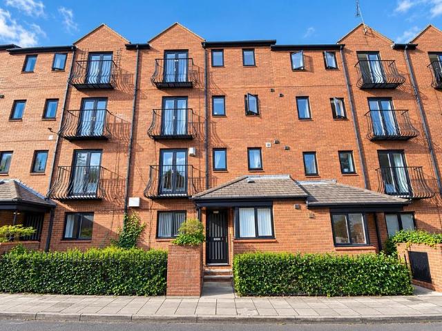 Blackfriars Court, Newcastle, NE1 Studio to rent £700 pcm £162 pw