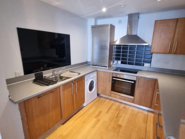 Blackfriars, Manchester M3, 2 bed flat to rent, £1,400 pcm | PrimeLocation