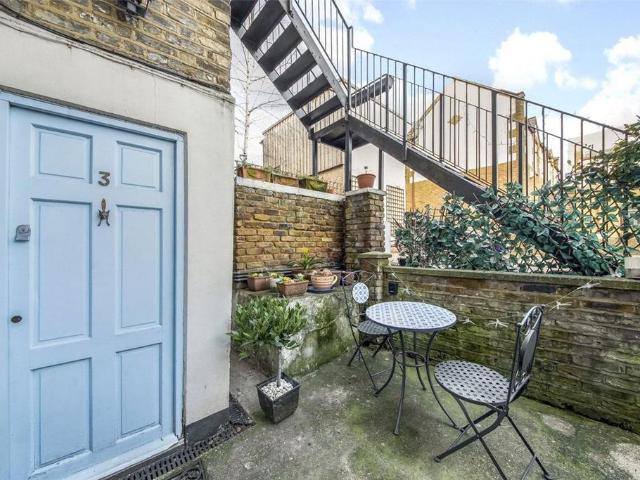 Blackheath Road, Greenwich 1 bed maisonette to rent £1,850 pcm £427 pw