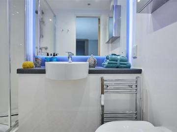 Blackhorse Lane, London E17 1 bed in a flat share to rent £1,174 pcm £271 pw