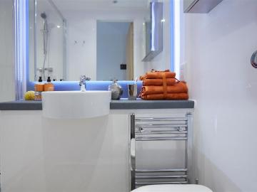 Blackhorse Lane, London E17 1 bed in a flat share to rent £1,209 pcm £279 pw