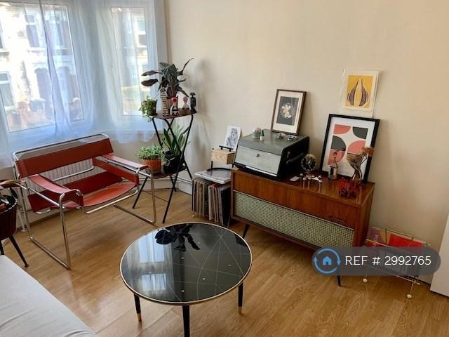 Blackhorse Lane, London, E17 2 bed flat to rent £1,800 pcm £415 pw