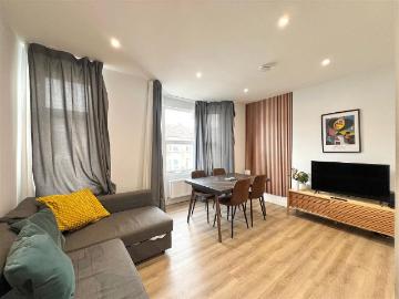 Blackhorse Lane, London E17, 2 bed shared accommodation to rent, £2,200 pcm | PrimeLocation