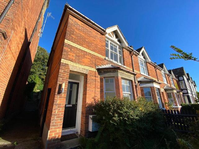 Blackhouse Hill, Hythe, Kent, CT21 2 bed end of terrace house to rent £1,400 pcm £323 pw