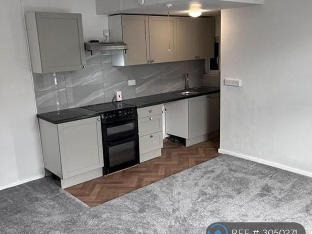 Blackhouse Road, Huddersfield, HD2 2 bed terraced house to rent £695 pcm £160 pw