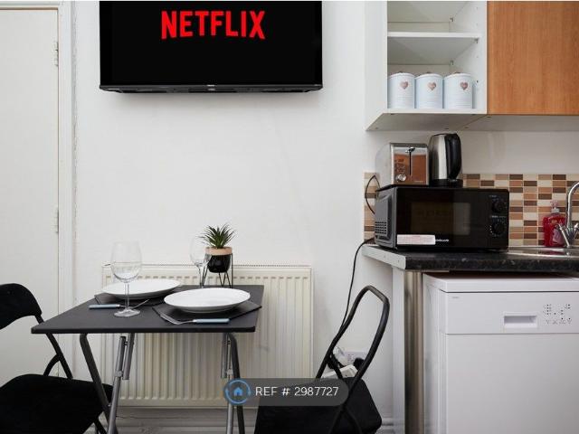 Blackhouse Road, Huddersfield HD2, Studio to rent, £750 pcm | PrimeLocation