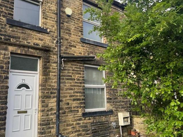Blackhouse Road, Huddersfield 2 bed house to rent £695 pcm £160 pw