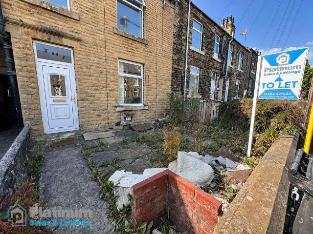Blackhouse Road, Huddersfield 2 bed terraced house to rent £600 pcm £138 pw