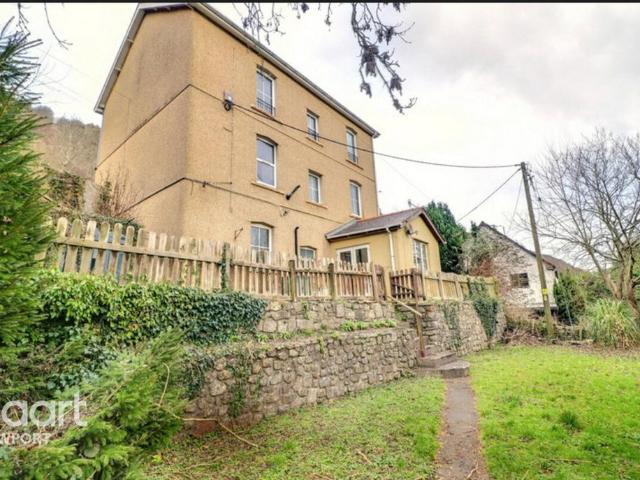 Blackrock, Abergavenny 2 bed flat to rent £675 pcm £156 pw