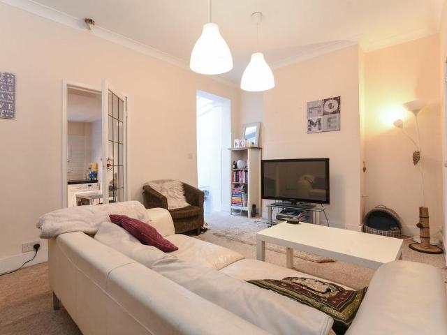 Blackshaw Road, London, SW17 3 bed terraced house to rent £3,000 pcm £692 pw