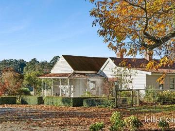 Blacksmith cottage, slow country living in the heart of Lyonville