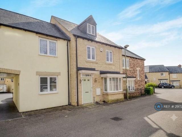 Blackthorn Mews, Carterton, OX18 3 bed terraced house to rent £1,695 pcm £391 pw