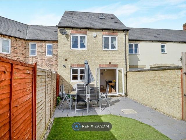 Blackthorn Mews, Carterton OX18, 3 bed terraced house to rent, £1,695 pcm | PrimeLocation